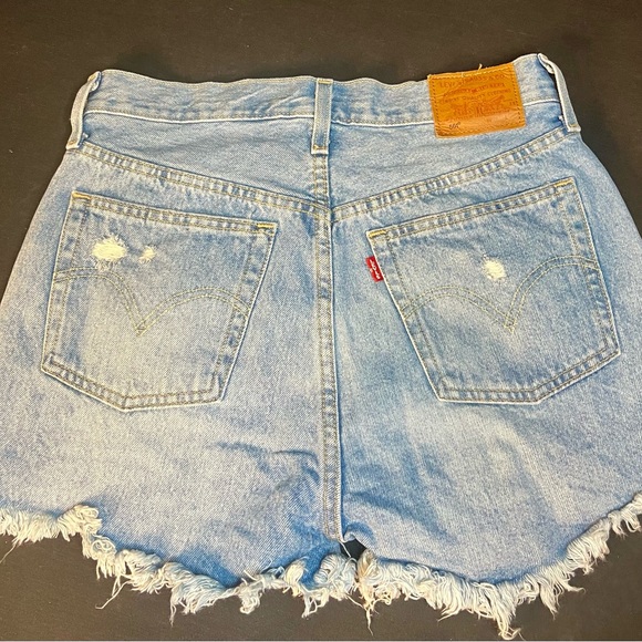 LEVI STRAUSS Vintage Lightwash Denim 501 distress Jean Shorts w27 - Picture 5 of 8